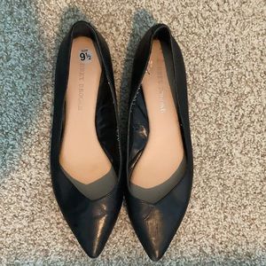 Black pointed toe flats